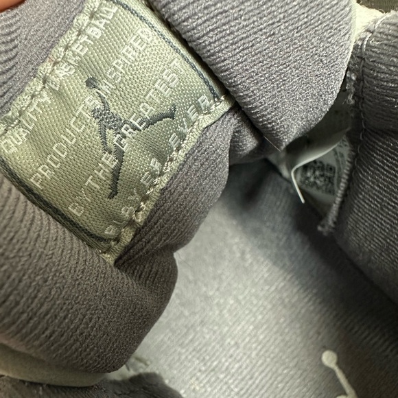 Jordan’s 11 Retro cool 2021 - Picture 5 of 8